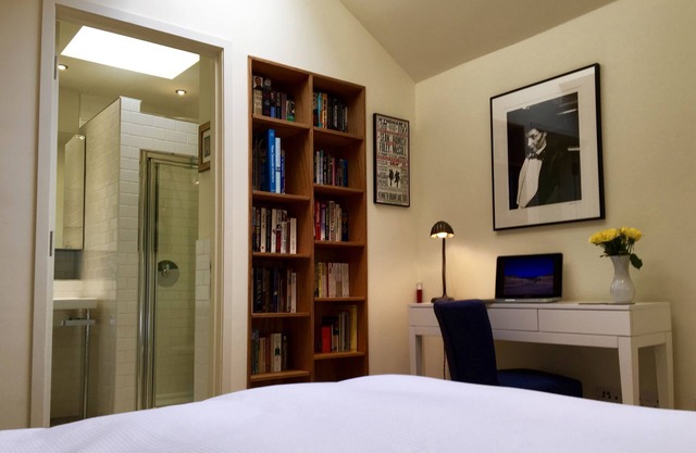 Brighton Oasis of Calm seconds from the seafront and beach with an EnSuite Room