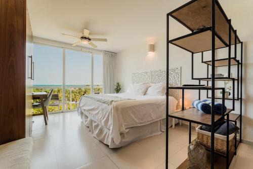 BRISA Beachfront apartment studio by Casa Paraiso