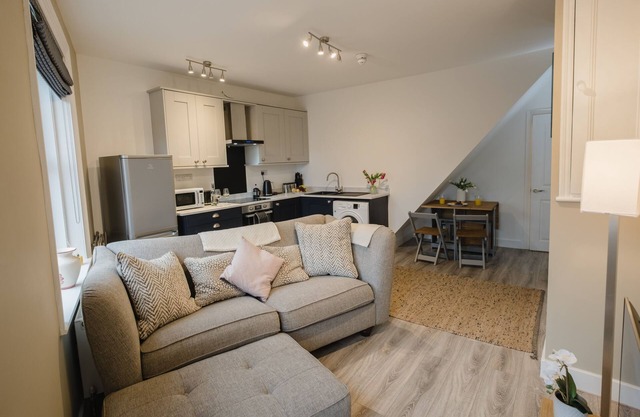 Britannia Road, Village Centre.