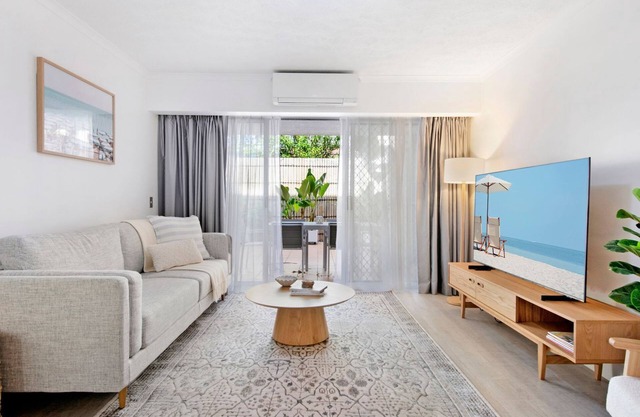 Broadbeach Oasis - 2 Bedroom Apartment in Britannia - CoastHM