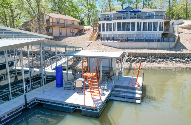 Broadview Acres - Lakefront with Stunning View!