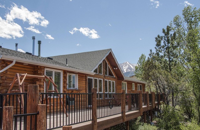 Brock Haus Log Home on Cottonwood Creek - Truly Magnificent!