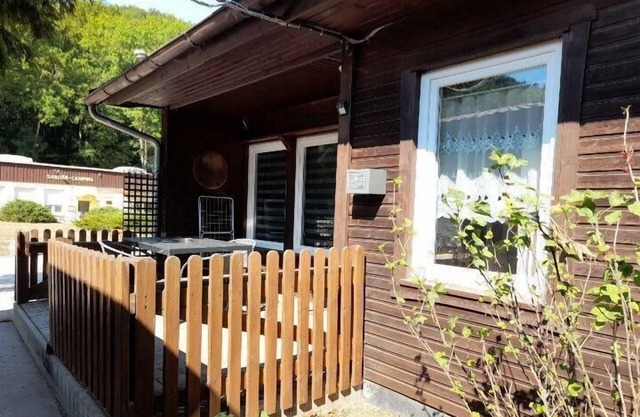 Brockenhütte am Waldesrand