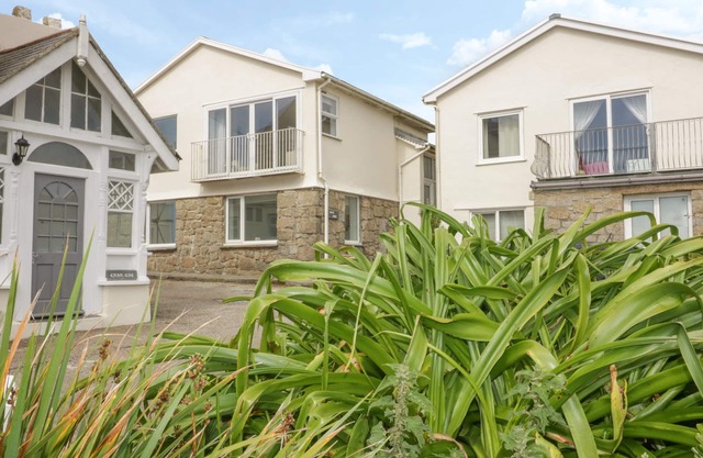BROOK HOUSE, pet friendly, country holiday cottage in Sennen Cove