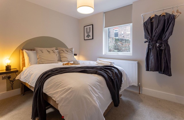 Broughton Place 1: 1BR Modern Flat in Liverpool