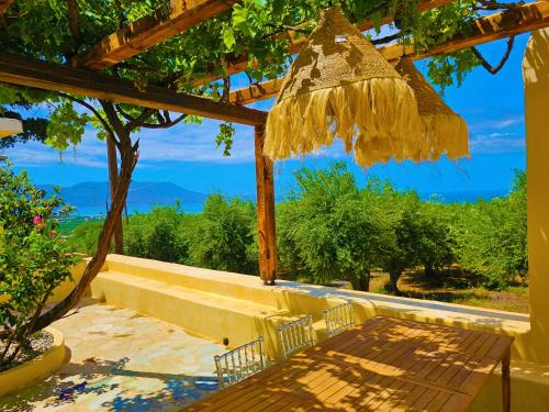 BROWN ON GREEN a stone house with amazing view
