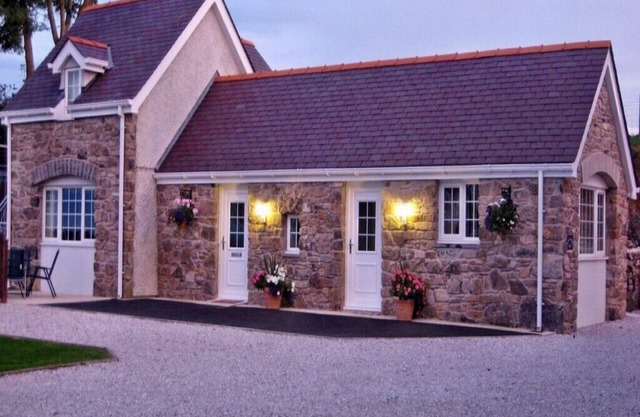 Bryn Awelon Bach Traditional Stone Cottage