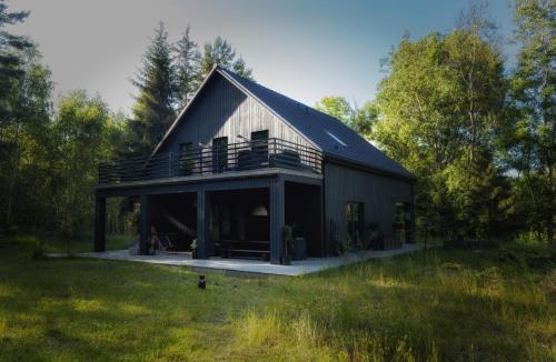 Brzozowa skarpa - dom nad jeziorem