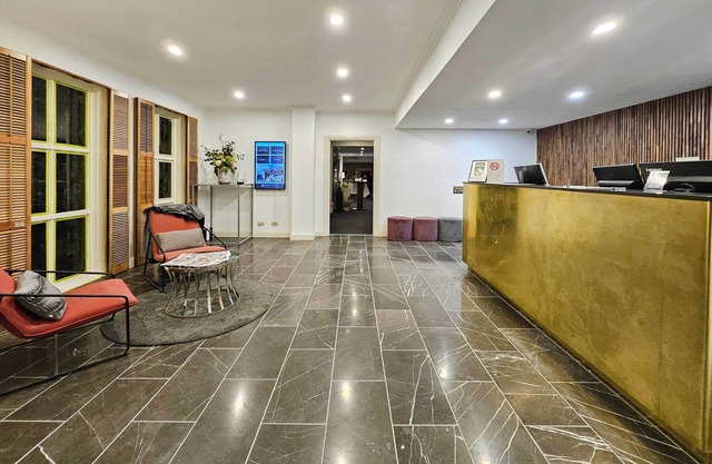 Buckingham Apartment