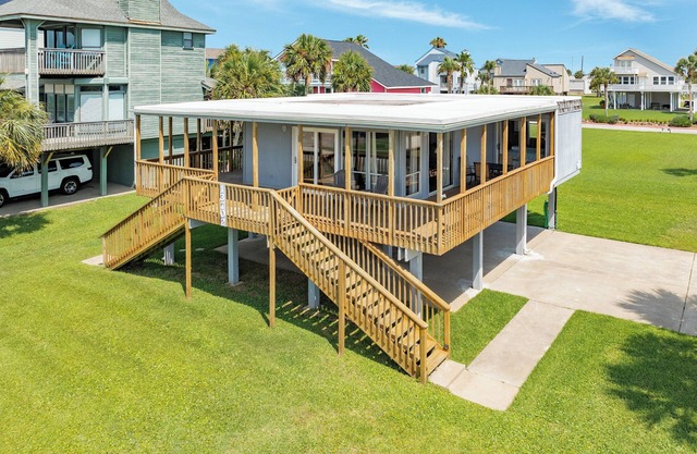 Budget & Pet Friendly Beachside Home w/Easy Walk to Beach