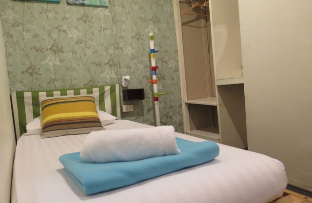 Budget Single Private in Center of Silom