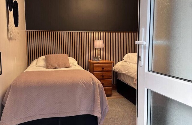 Budget twin en-suite with a private toilet and sink - close to Dublin Airport