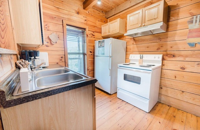 Budro's Bungalow 2 Bedroom Cabin by RedAwning