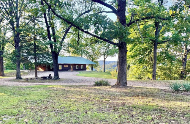 Buffalo Cabin Gorgeous Illinois River view