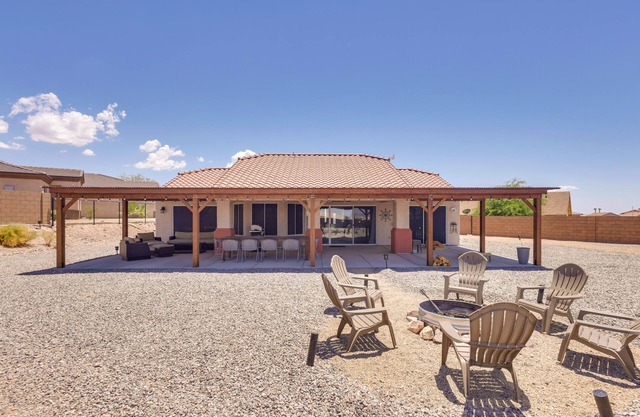 Bullhead City Oasis w/Fire Pit + Mtn View!