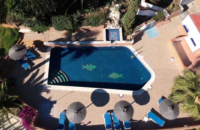 Bungalow 2-4 persons, pool, AC, WIFI, sea view, sand beaches in Torre del Mar