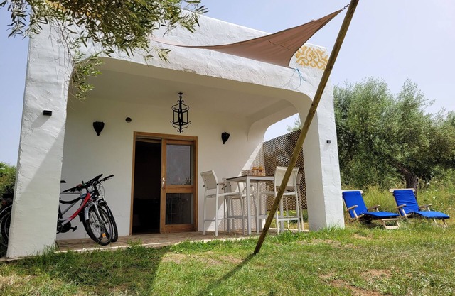 Bungalow between mountain and sea