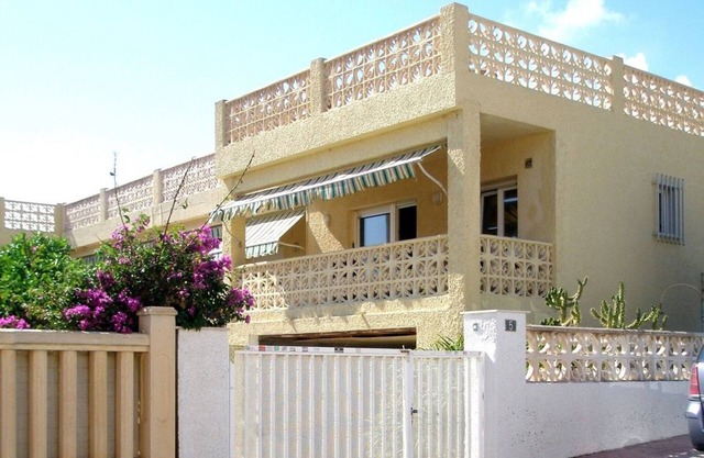 Bungalow for 4-5 people 50 m from the sandy beach