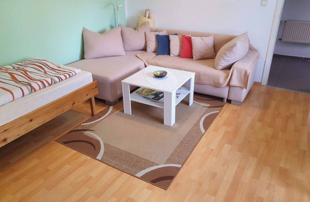 Bungalow in the Green with Garden View, Wi-Fi, Terrace & BBQ