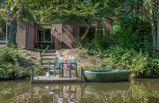 Bungalow in Weert with Private Jetty