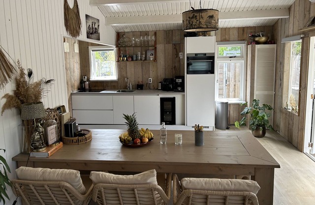 Bungalow MET Jacuzzi aan de Rottemeren