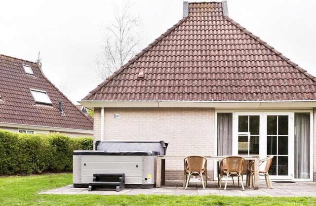 Bungalow near De Alde Feanen with Spa