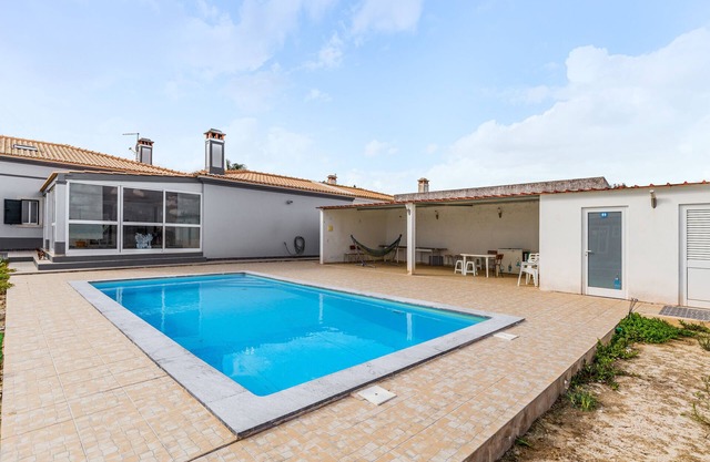 Bungalow 'Quinta Simão' with Shared Pool, Wi-Fi and Air Conditioning