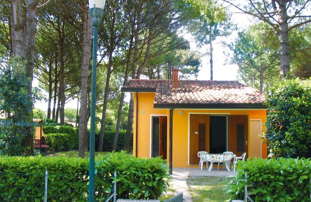 Bungalow with garden and air conditioning