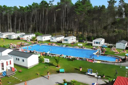 Bungalow with Shared Pool in Pataias + 30 m² + Pool.