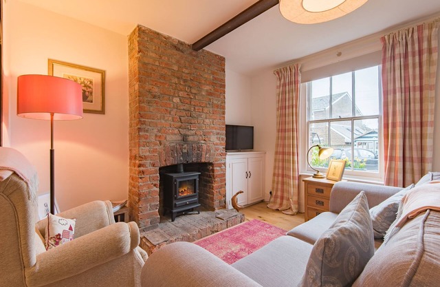 Bunny Cottage by Bloom Stays - sleeps 4 guests in 2 bedrooms