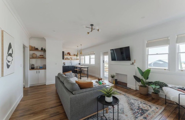 Burnie Retreat - Coastal Comfort Awaits