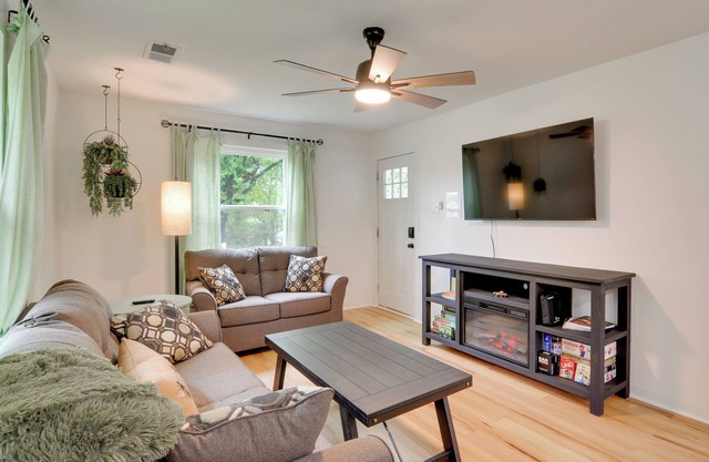 Burnside Vacation Rental, Walk to Lake Cumberland!