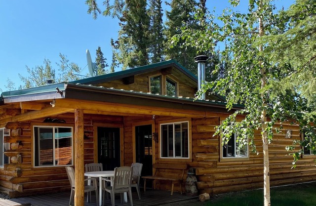 Burnt Paw House-Modern Comfort in the Last Frontier (For families or casual travelers)