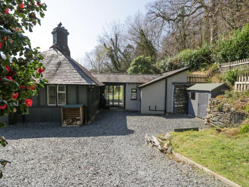 Bwthyn y Coediwr The Woodcutters Cottage