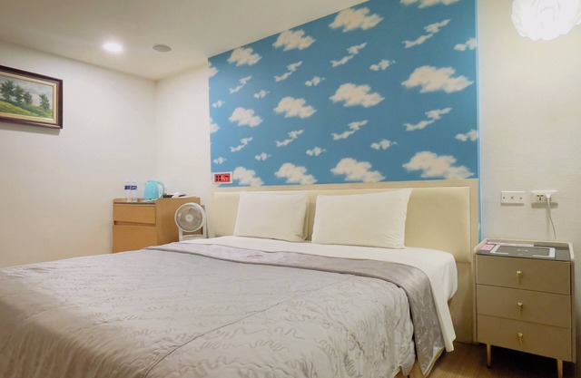 BY Charming hotel in pleasant New Taipei City with AC near airport MRT line