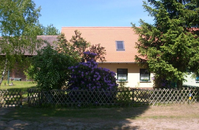 By the forest, lake, peace and relaxation, comfortably furnished, large garden,