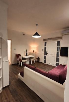 Cómodo departamento 2 dormitorios con jardín sobre Avenida Libertador