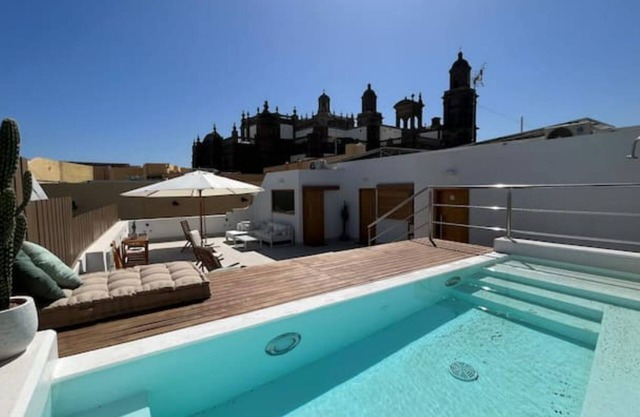 C-10 Vegueta Apartment. Private Rooftop Pool