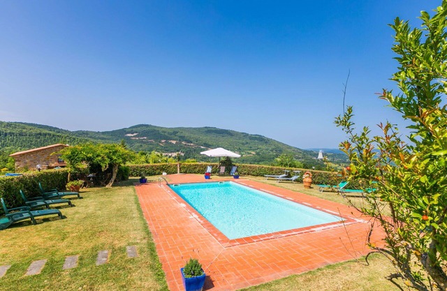 Cosy apartment for 12 guests with pool, A/C, WIFI, TV, patio and pets allowed
