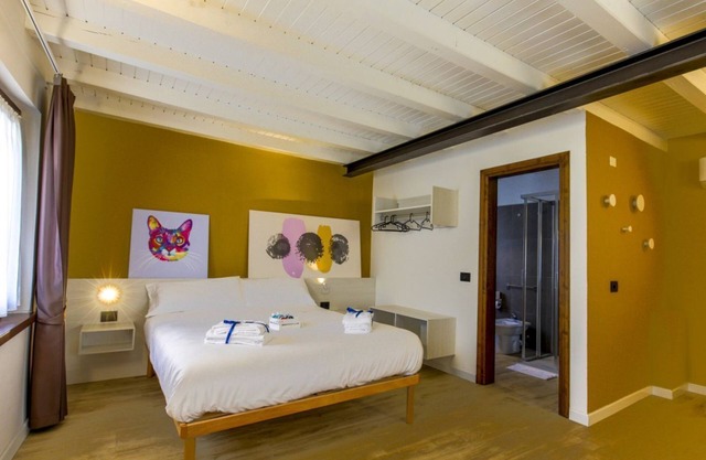 Cà Nova, Train Station and City Center