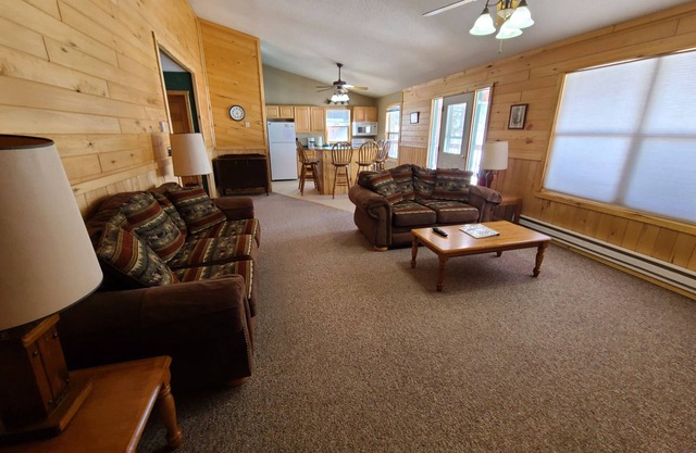 Cabin 2 Family/Pet Friendly Resort Amenities Dock Fishing Beach