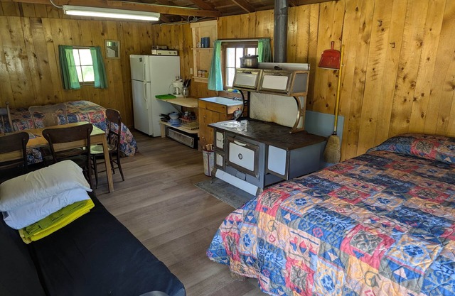Cabin 3 at Sportsman’s Lodge, Rustic Cabin 3 at Sportsman's Lodge