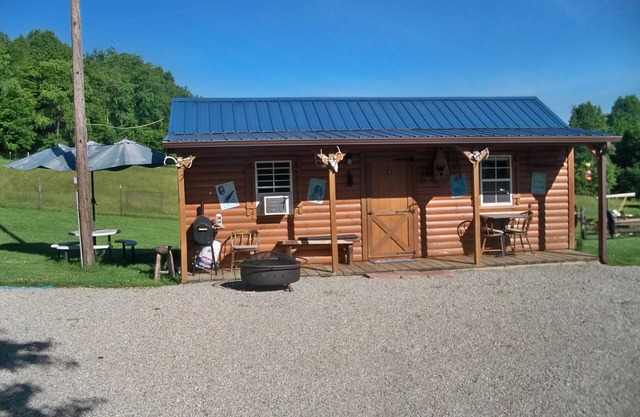 Cabin Borders Zaleski State Forest 40 Private Acres with Stocked Pond