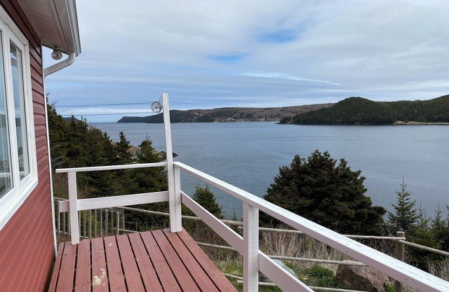 Cabin Harbour View + Sitting Area + Fire Pit + BBQ