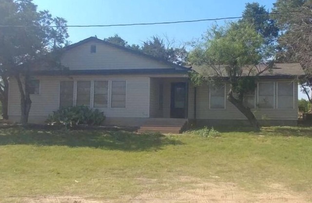 Cabin on Peninsula. Location-location-location. Private boat ramp.