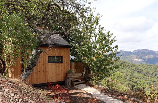 Cabin 'Oropéndola' with Mountain View, Shared Pool and Private Terrace