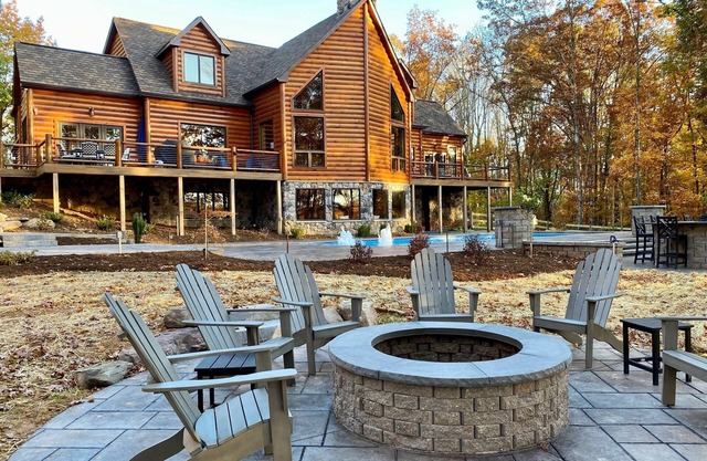 Cabin, Pool, Hot Tub, Lake, Wineries and Mountains Oh My!