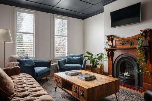 Cable's Landing, stunning heritage home near the Cataract Gorge and CBD