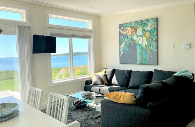 Cabot`s Modern-Day Beach House