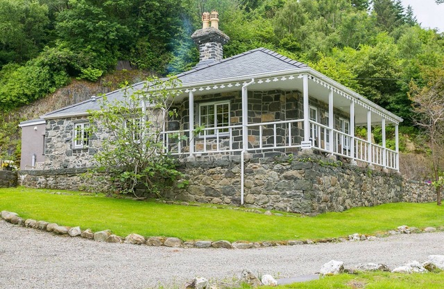 Cae Mab Dafydd - a cosy fire that sleeps 3 guests in 2 bedrooms